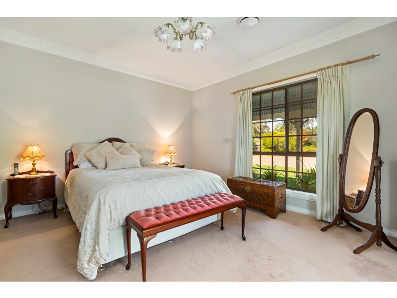 6 Borrodell Drive, Orange NSW 2800