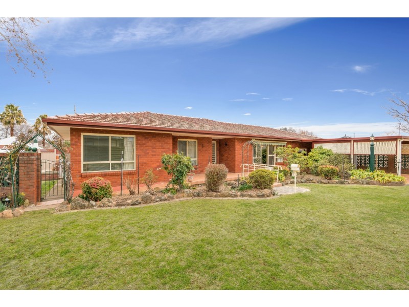 1 Cadogan Crescent, Orange NSW 2800