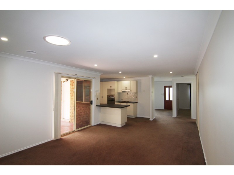 36 Quinlan Run, Orange NSW 2800