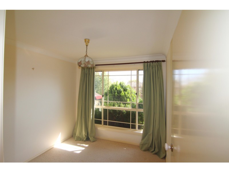 1/29 Lyrebird Place, Orange NSW 2800
