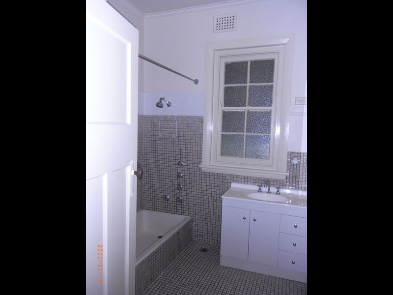 2 Clinton Street, Orange NSW 2800