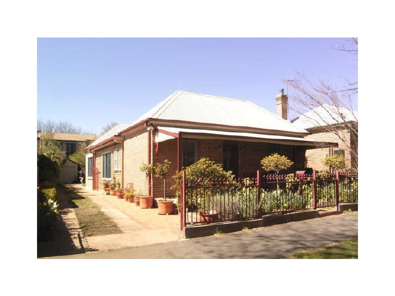64 Sampson Street, Orange NSW 2800