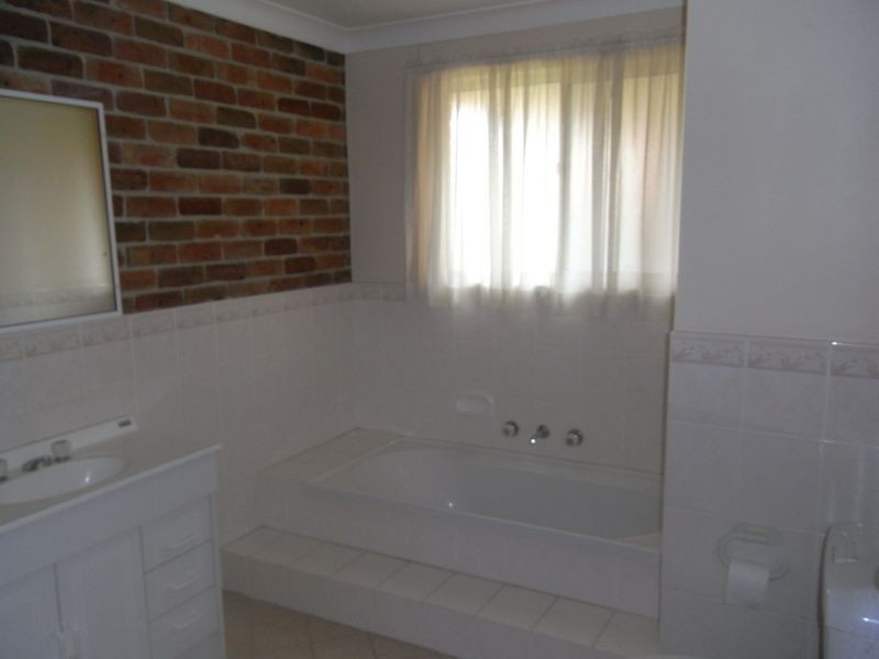 1 Hereford Place, Orange NSW 2800