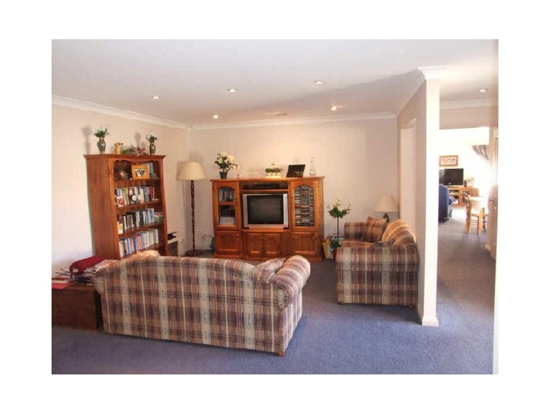 36 Roselawn Drive, Orange NSW 2800