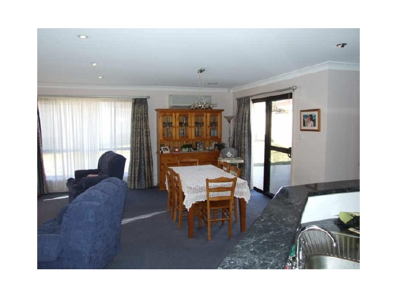 36 Roselawn Drive, Orange NSW 2800