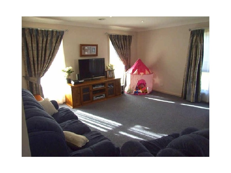 36 Roselawn Drive, Orange NSW 2800