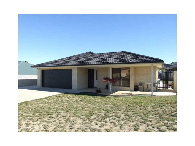 36 Roselawn Drive, Orange NSW 2800