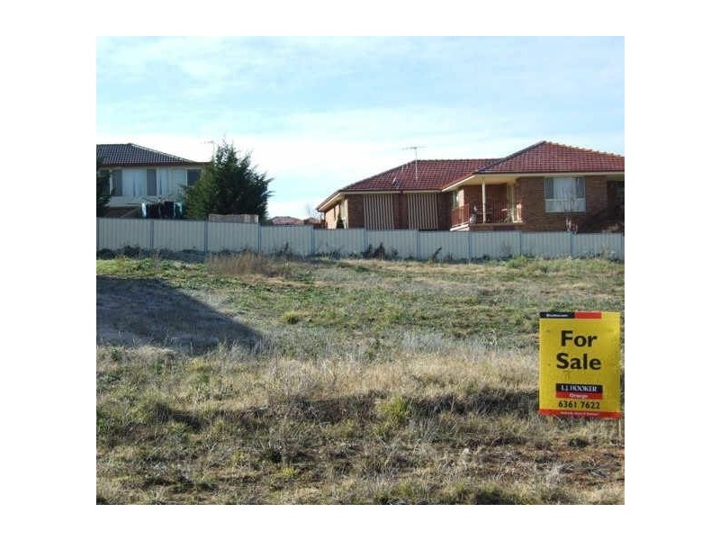 14 Bert Whiteley Place, Orange NSW 2800