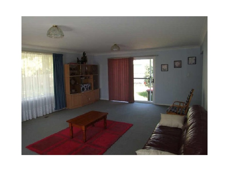 8 Benelong Place, Orange NSW 2800