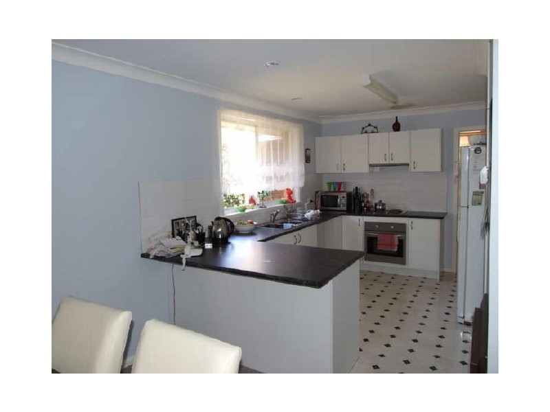 8 Benelong Place, Orange NSW 2800