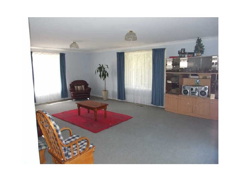 8 Benelong Place, Orange NSW 2800