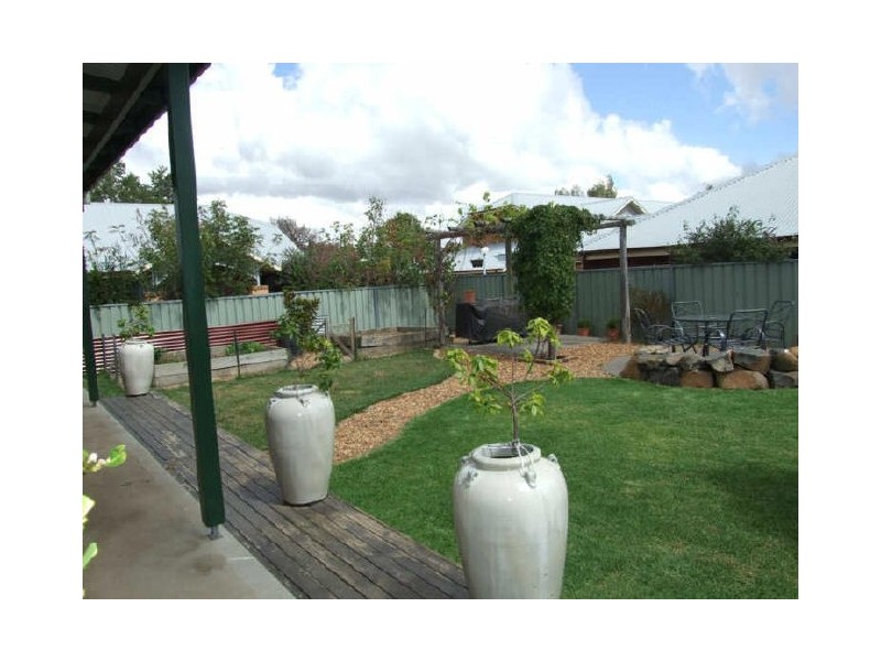 99 Autumn Street, Orange NSW 2800