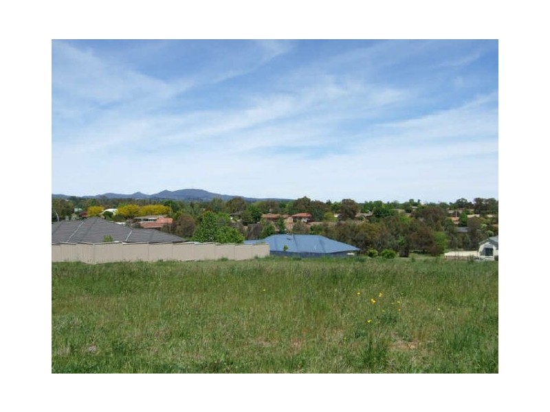 19 Bert Whiteley Place, Orange NSW 2800