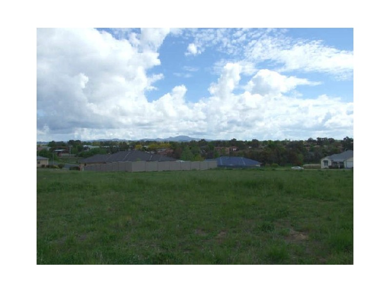 19 Bert Whiteley Place, Orange NSW 2800