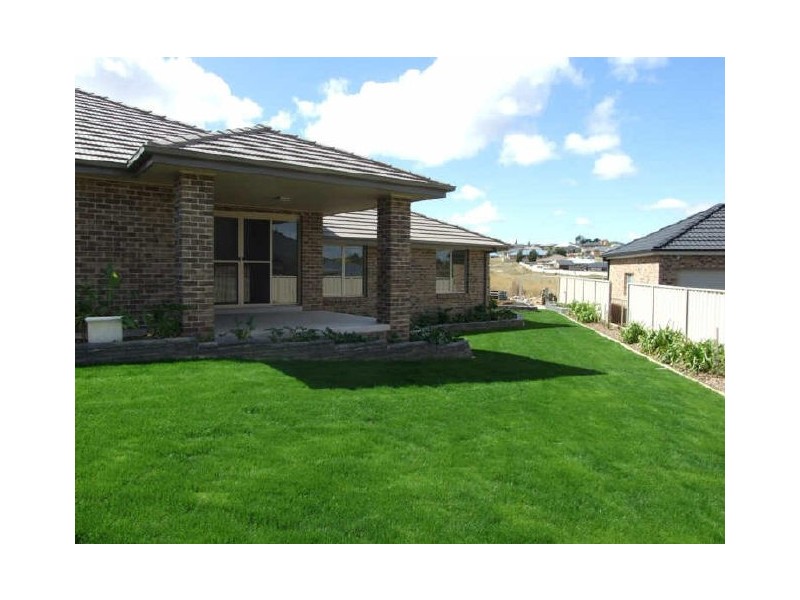 6 Stewart Close, Orange NSW 2800