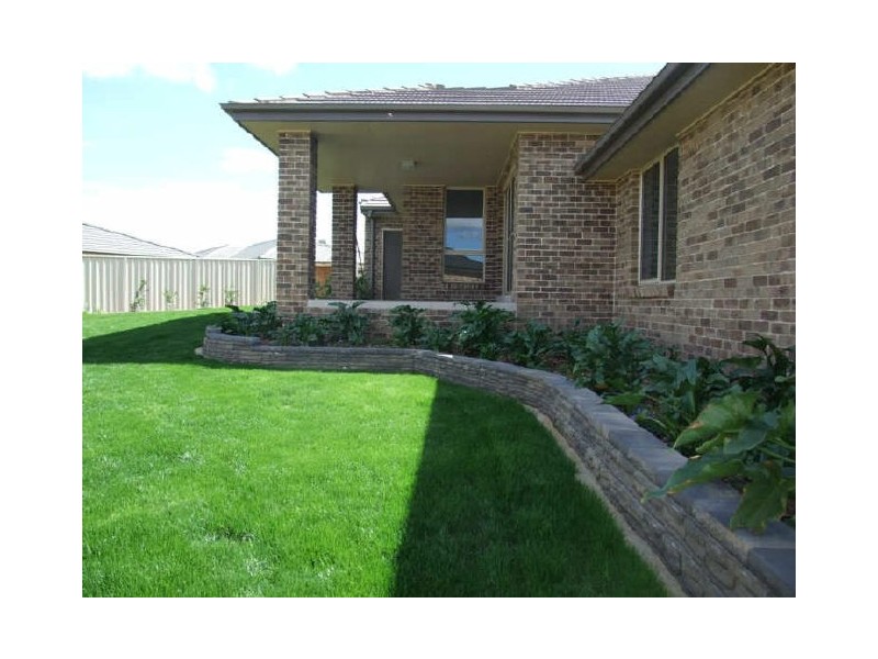 6 Stewart Close, Orange NSW 2800
