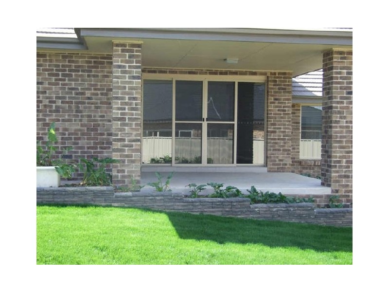 6 Stewart Close, Orange NSW 2800