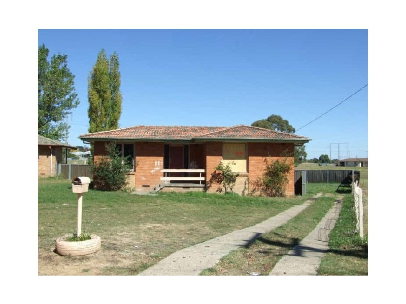 2 Algona Crescent, Orange NSW 2800