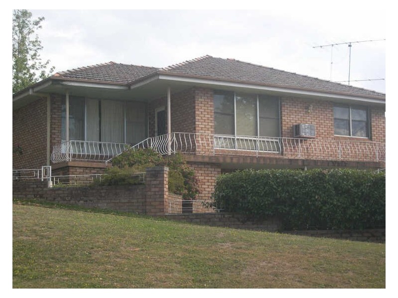 2 Rowan Street, Orange NSW 2800