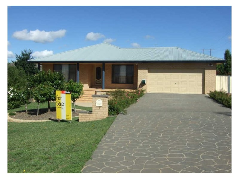 4 Warrigal Place, Orange NSW 2800