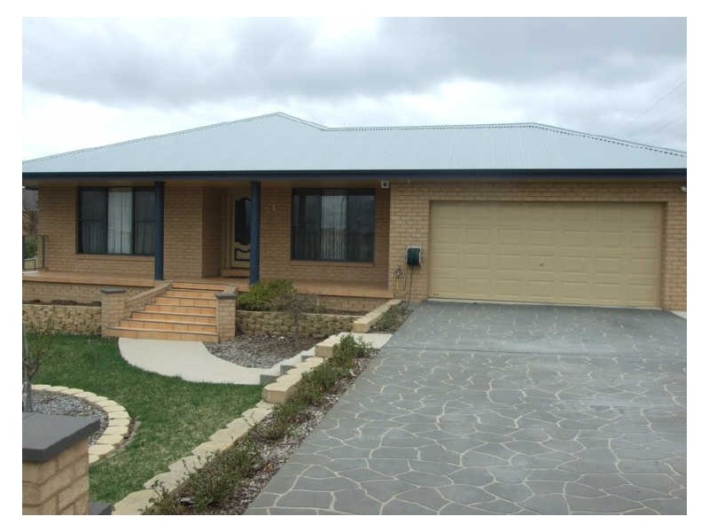 4 Warrigal Place, Orange NSW 2800