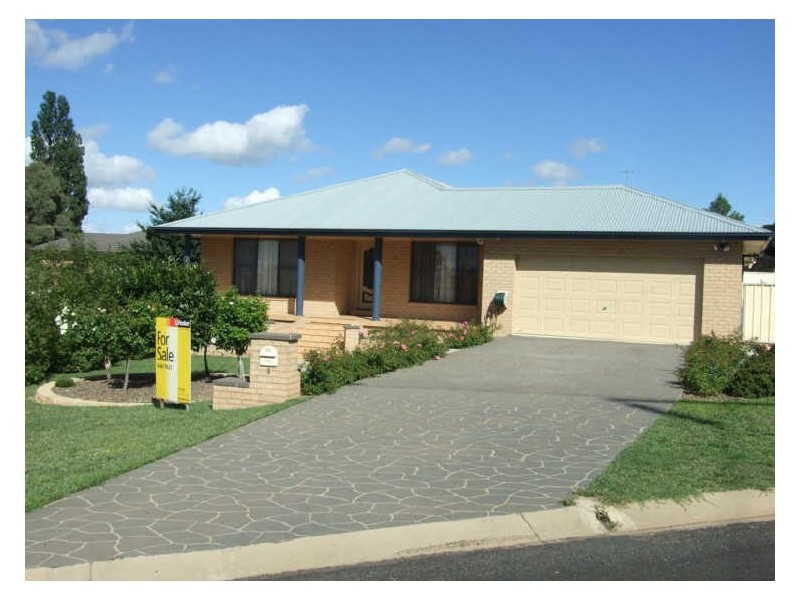 4 Warrigal Place, Orange NSW 2800