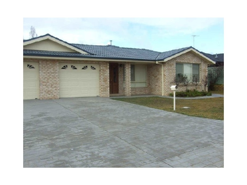 13a Roselawn Drive, Orange NSW 2800