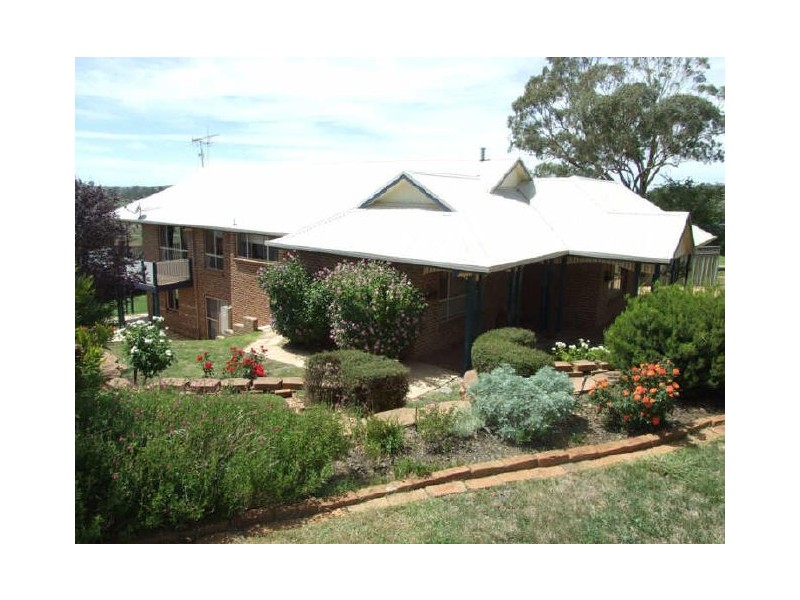 16 Tate Crescent, Orange NSW 2800