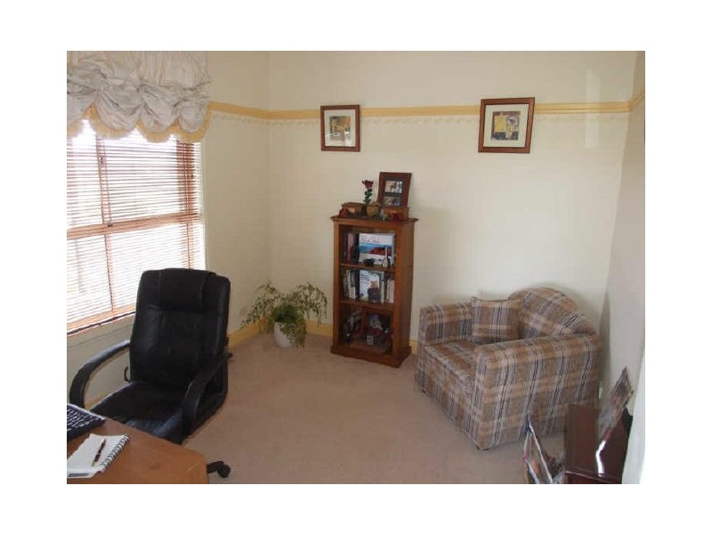 16 Tate Crescent, Orange NSW 2800