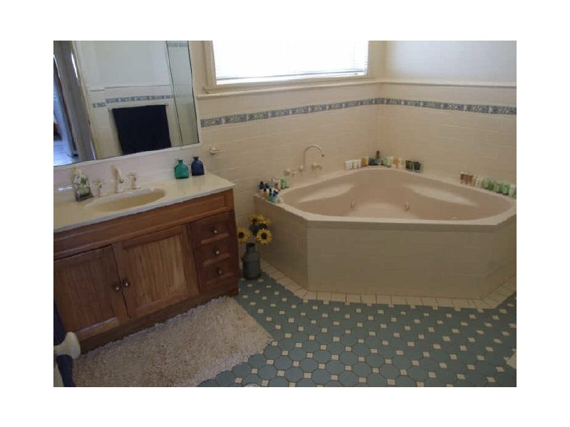 16 Tate Crescent, Orange NSW 2800