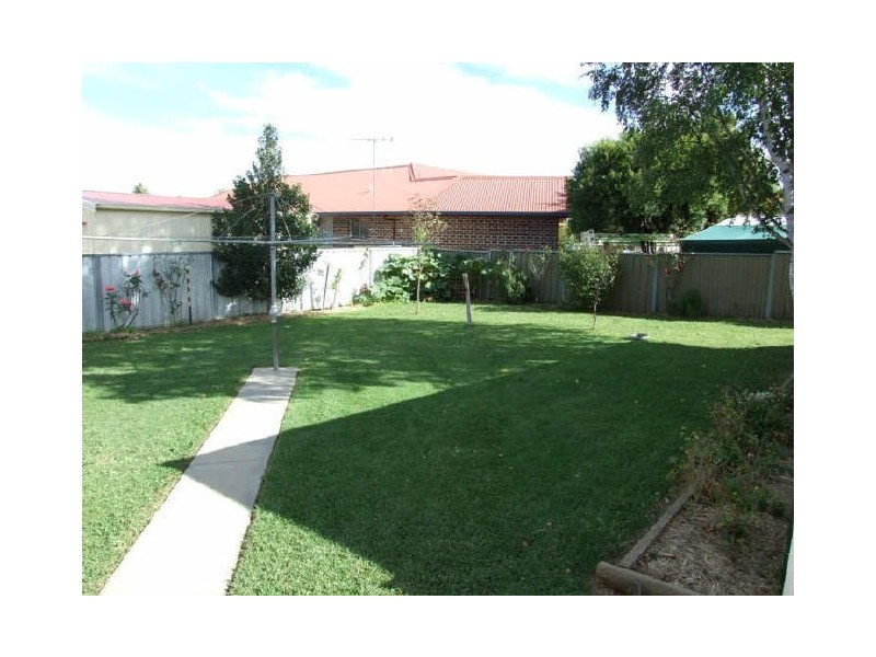 8 Redluom Place, Orange NSW 2800