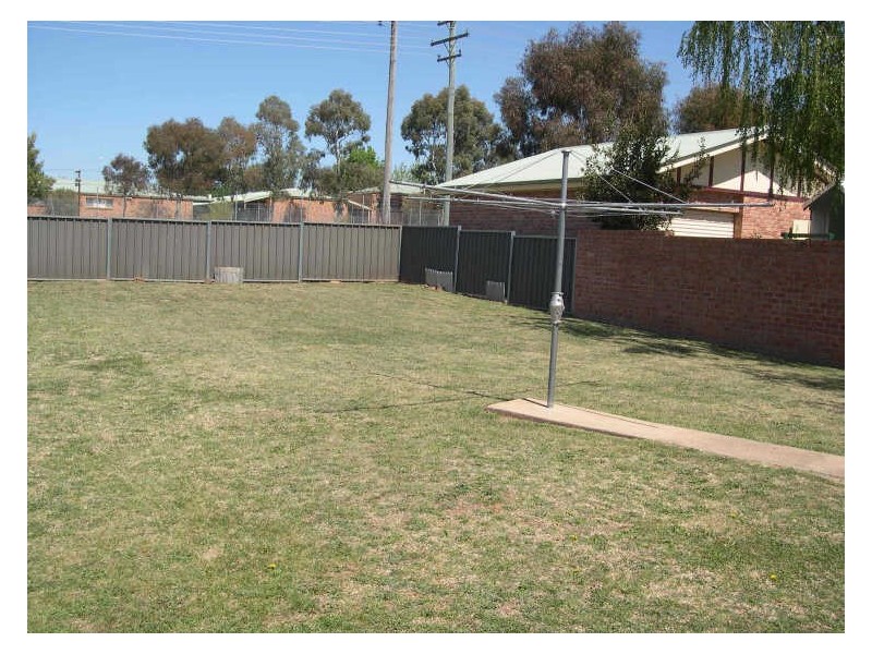 8 Seville Parade, Orange NSW 2800