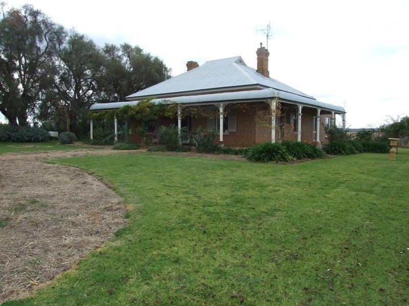 3722 Henry Parkes Way, Manildra NSW 2865