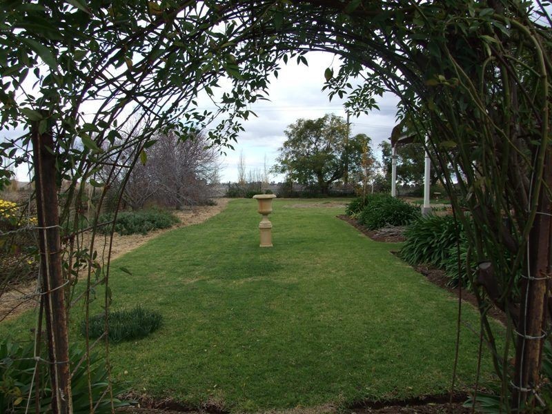 3722 Henry Parkes Way, Manildra NSW 2865