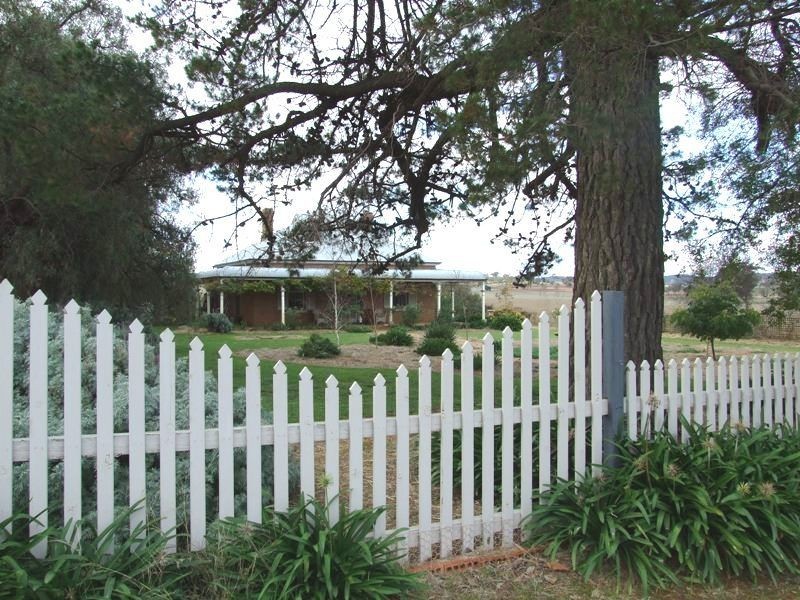 3722 Henry Parkes Way, Manildra NSW 2865