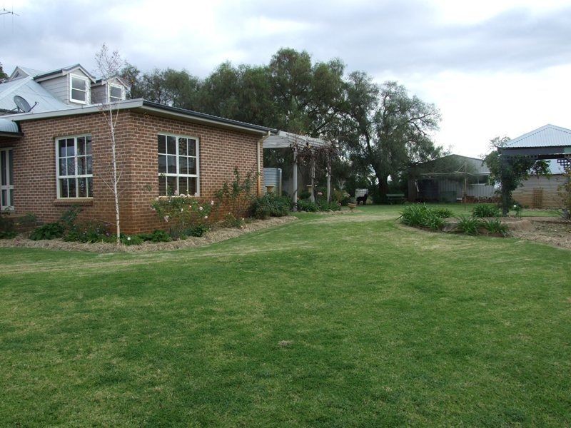 3722 Henry Parkes Way, Manildra NSW 2865