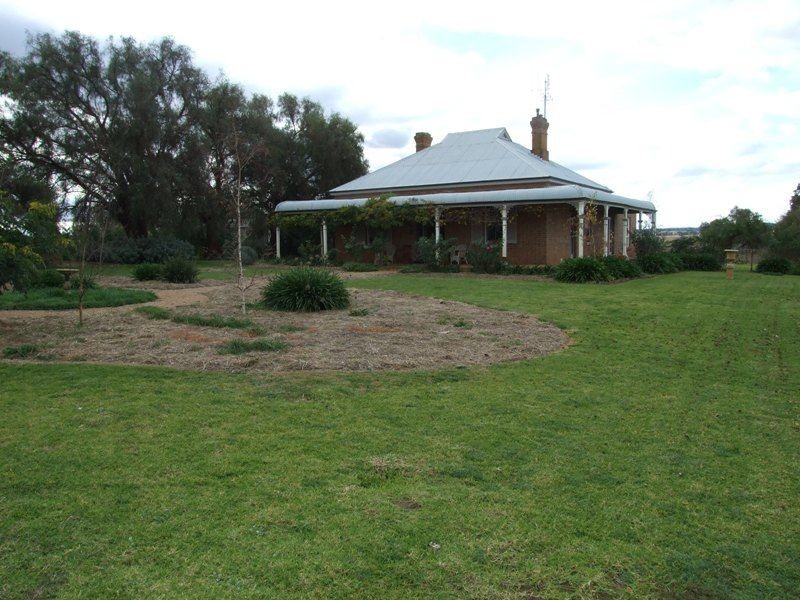 3722 Henry Parkes Way, Manildra NSW 2865