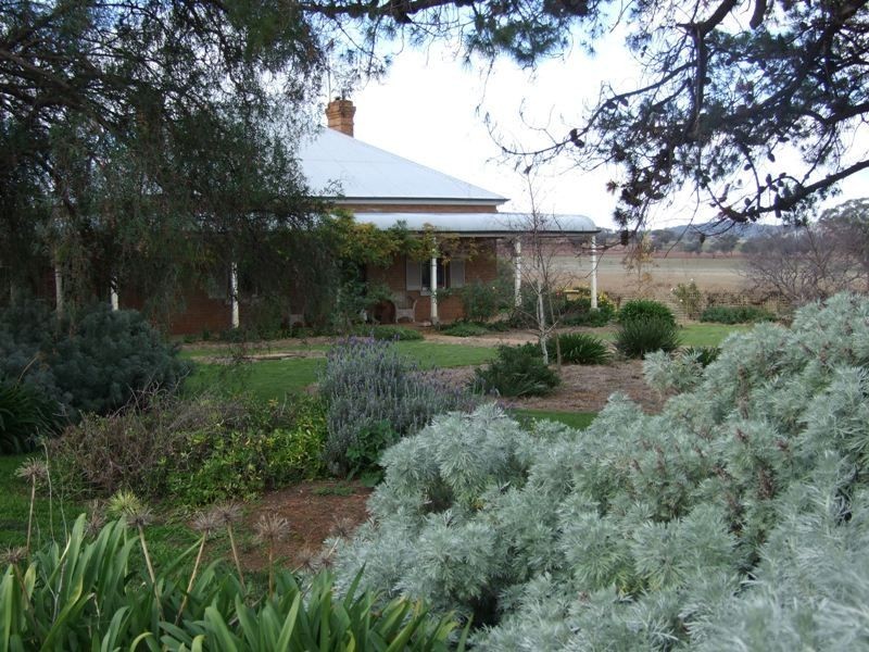 3722 Henry Parkes Way, Manildra NSW 2865