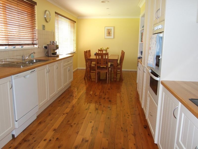 33 Sunny South Crescent, Orange NSW 2800