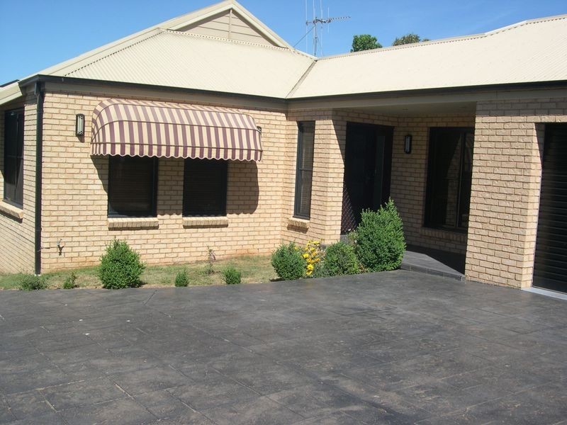 2/80 Molong Road, Orange NSW 2800