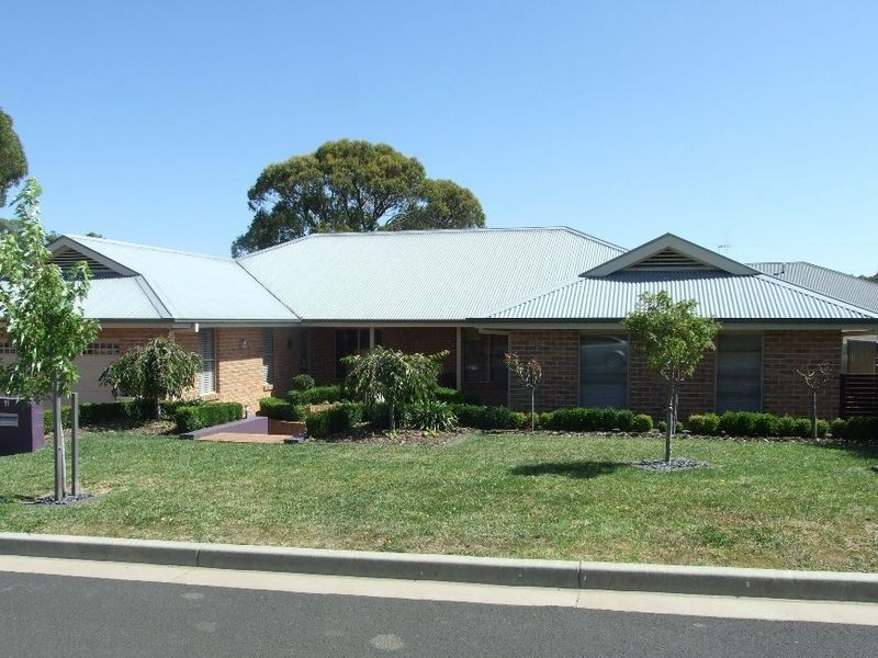 11 Thorpe Place, Orange NSW 2800