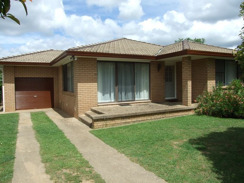 1 Mangowa Close, Orange NSW 2800