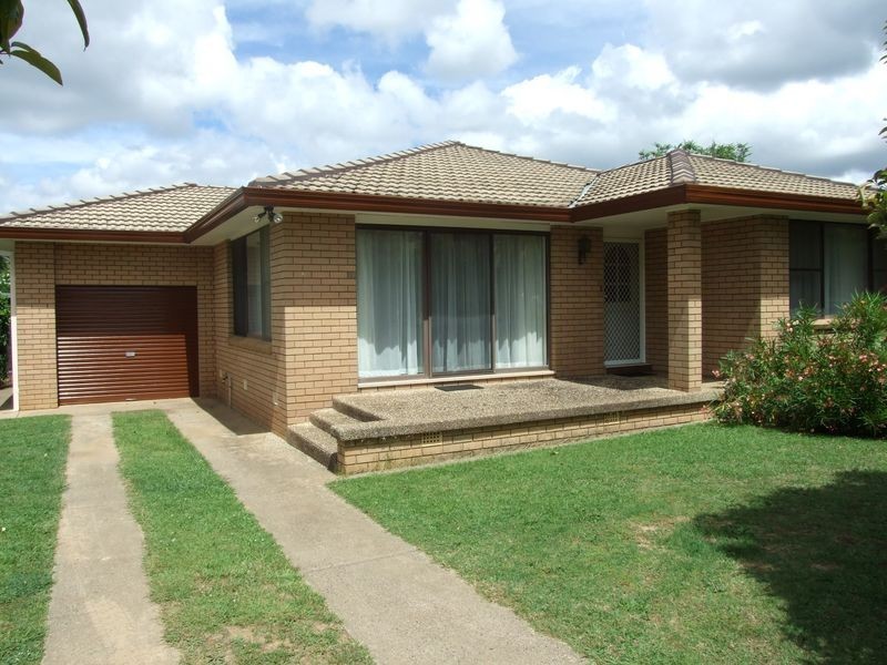 1 Mangowa Close, Orange NSW 2800