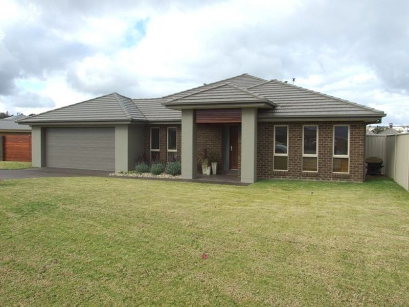 6 Candlebark Crescent, Orange NSW 2800