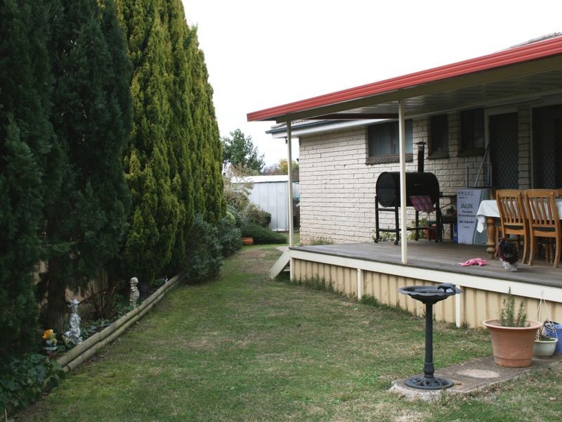 7 James Cook Crescent, Orange NSW 2800