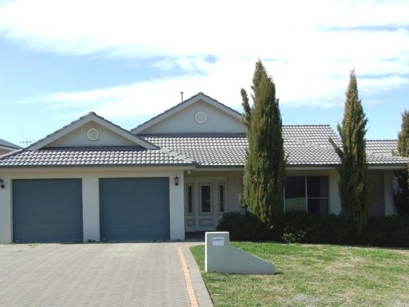 25 Roselawn Drive, Orange NSW 2800