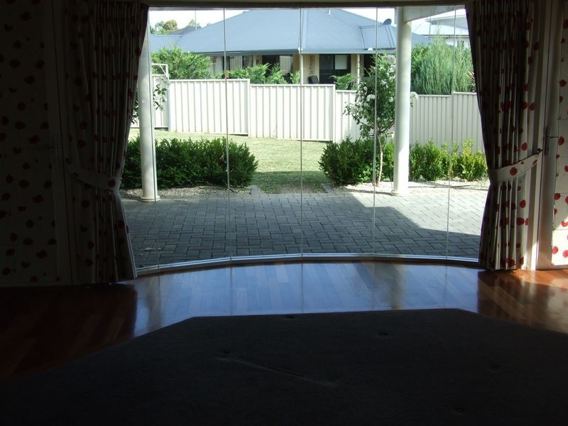 25 Roselawn Drive, Orange NSW 2800