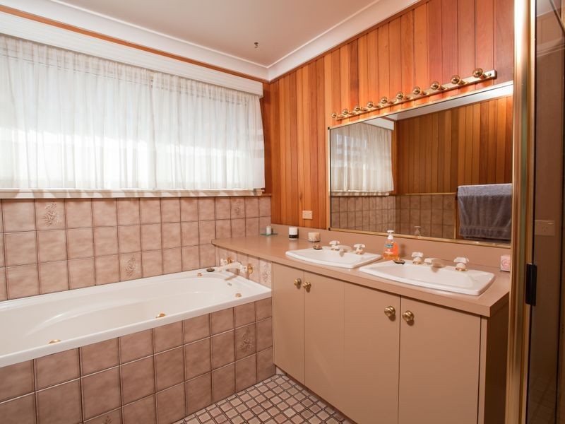 7 Maple Avenue, Orange NSW 2800