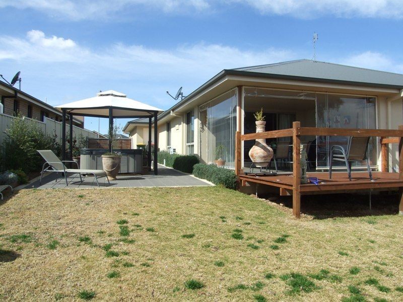 3 Candlebark Crescent, Orange NSW 2800