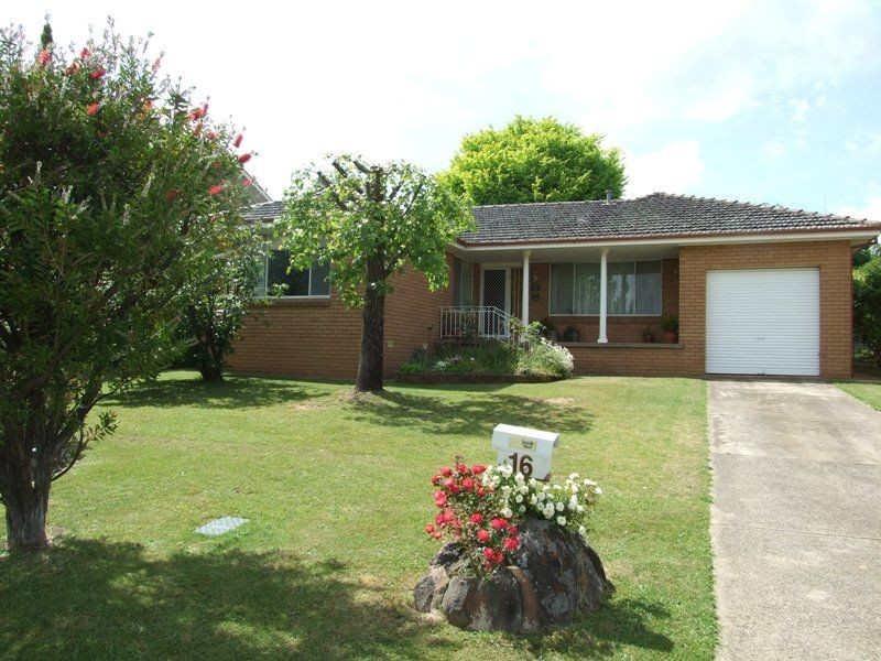 16 Kooronga Avenue, Orange NSW 2800